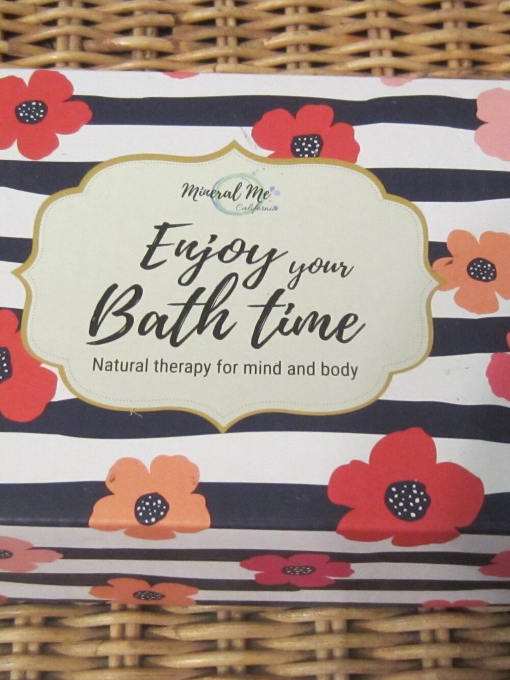 NIB/Mineral Me Brand Bath Bombs ~ BRAND NEW, SEALED! ~6 Different